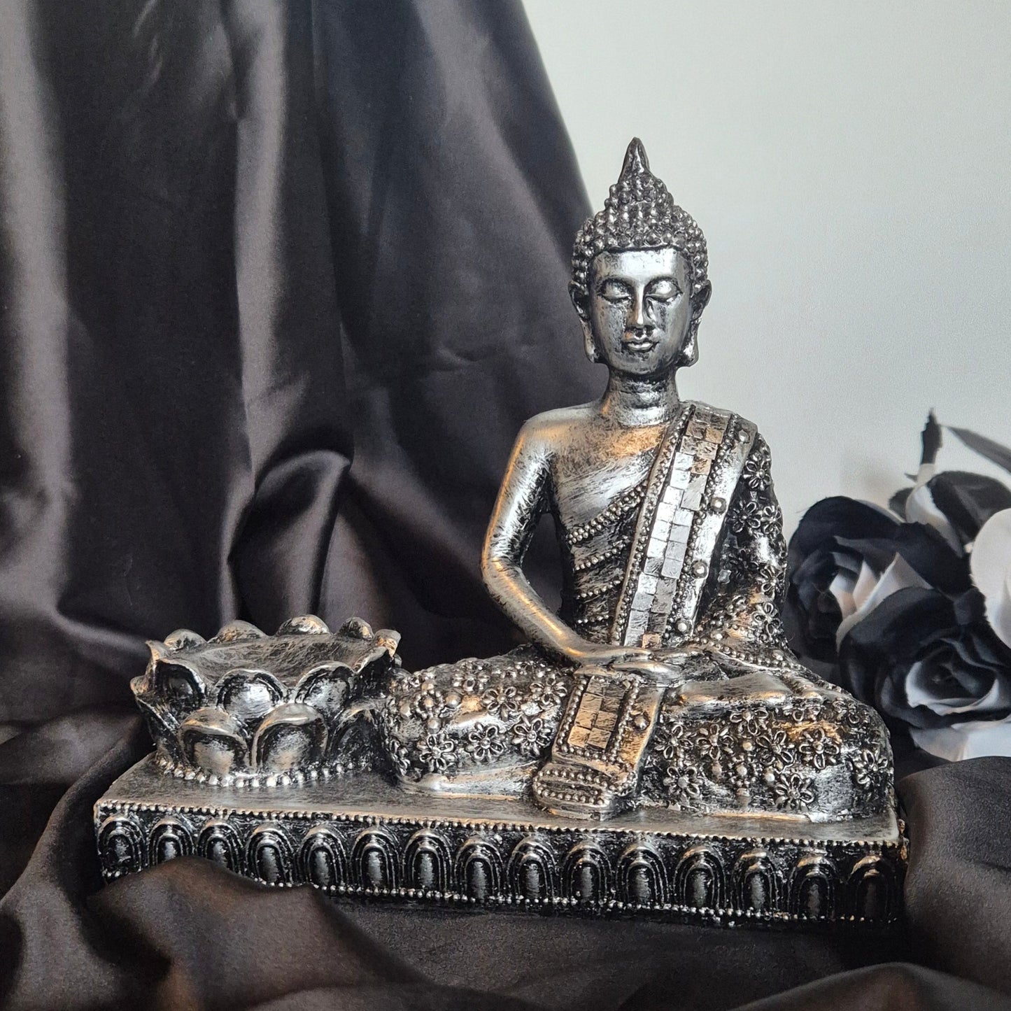 Sphere holder buddha silver