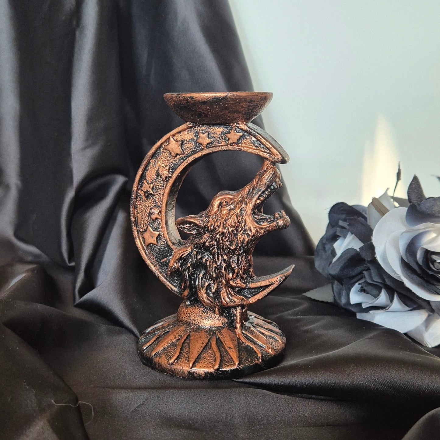 Sphere holder wolf bronze