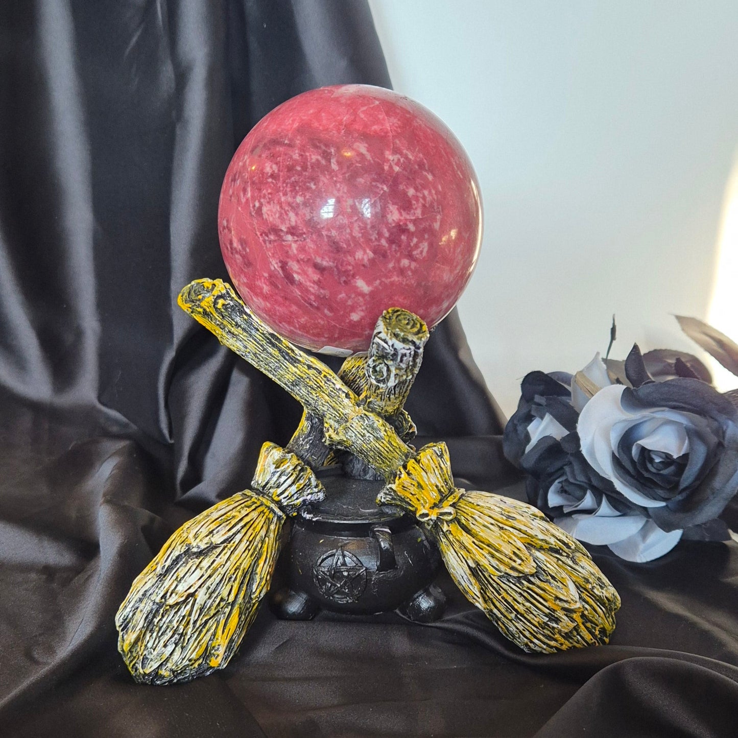 Sphere holder cauldron beige