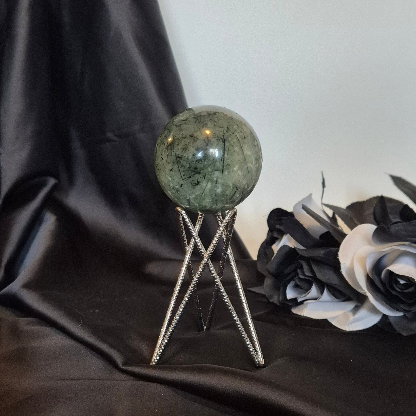 Sphere holder silver