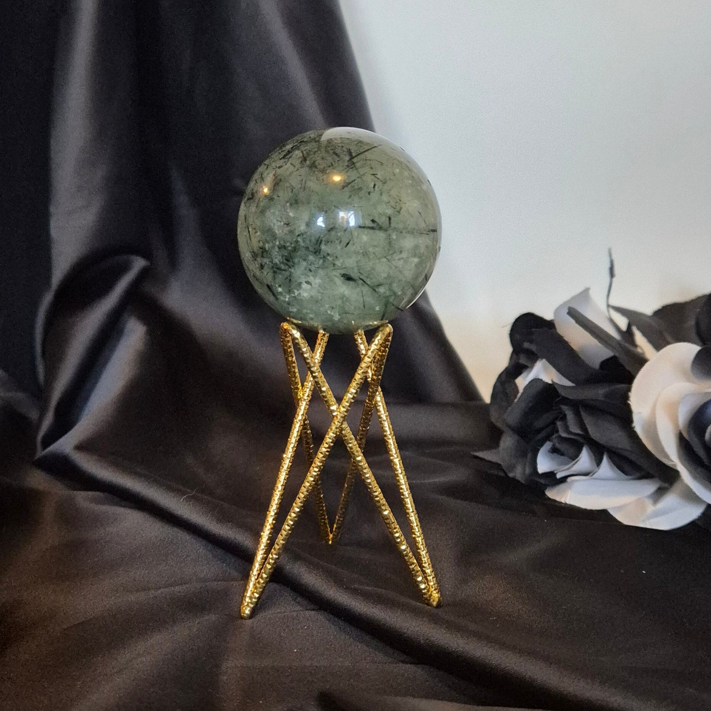 Sphere holder gold