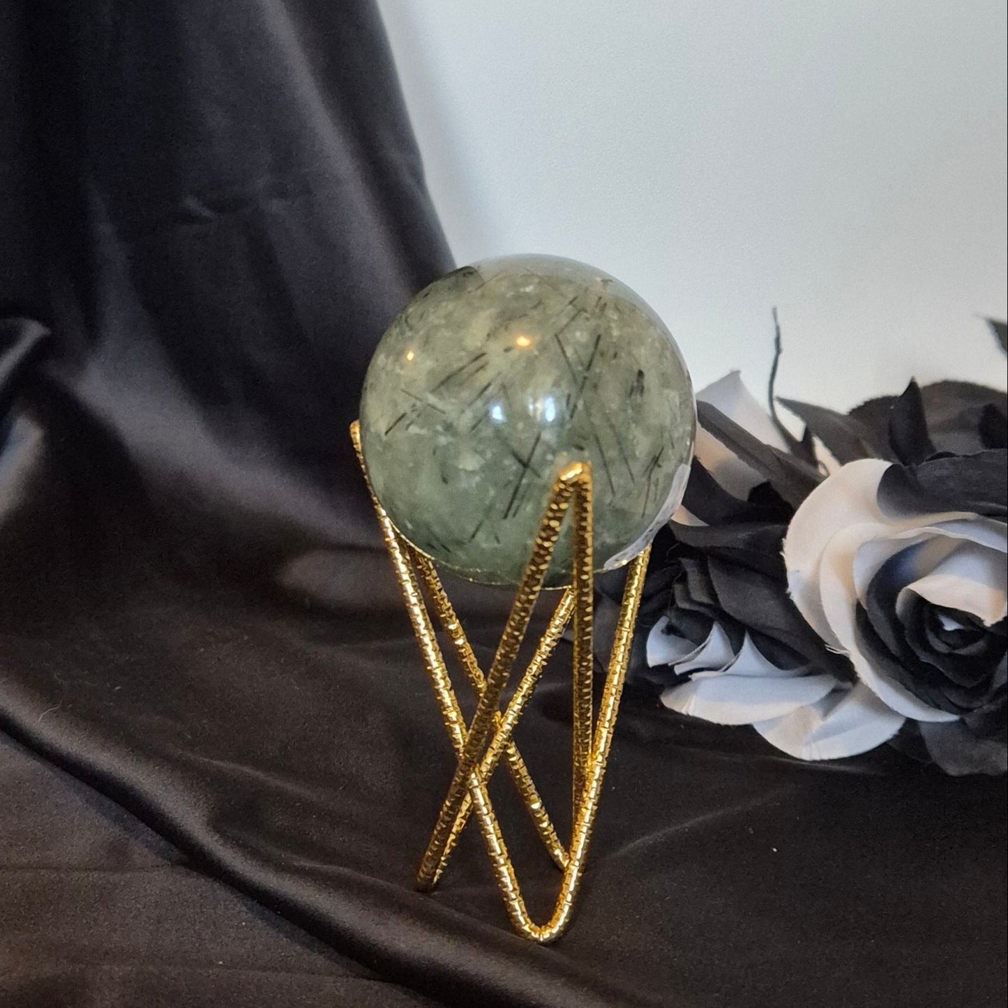 Sphere holder gold