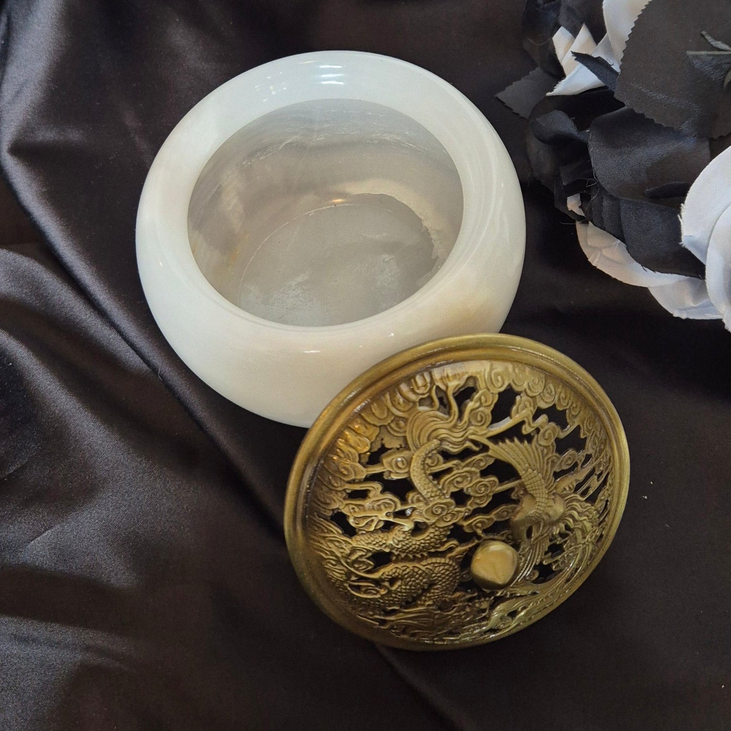 White calcite incense holder / smudgebowl