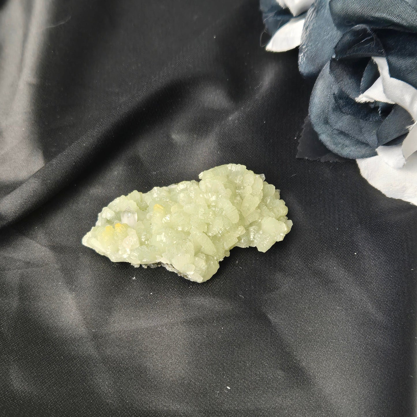 Prehnite flower 8