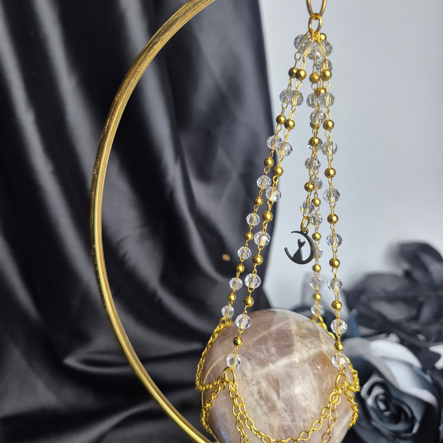 Sphere holder net gold