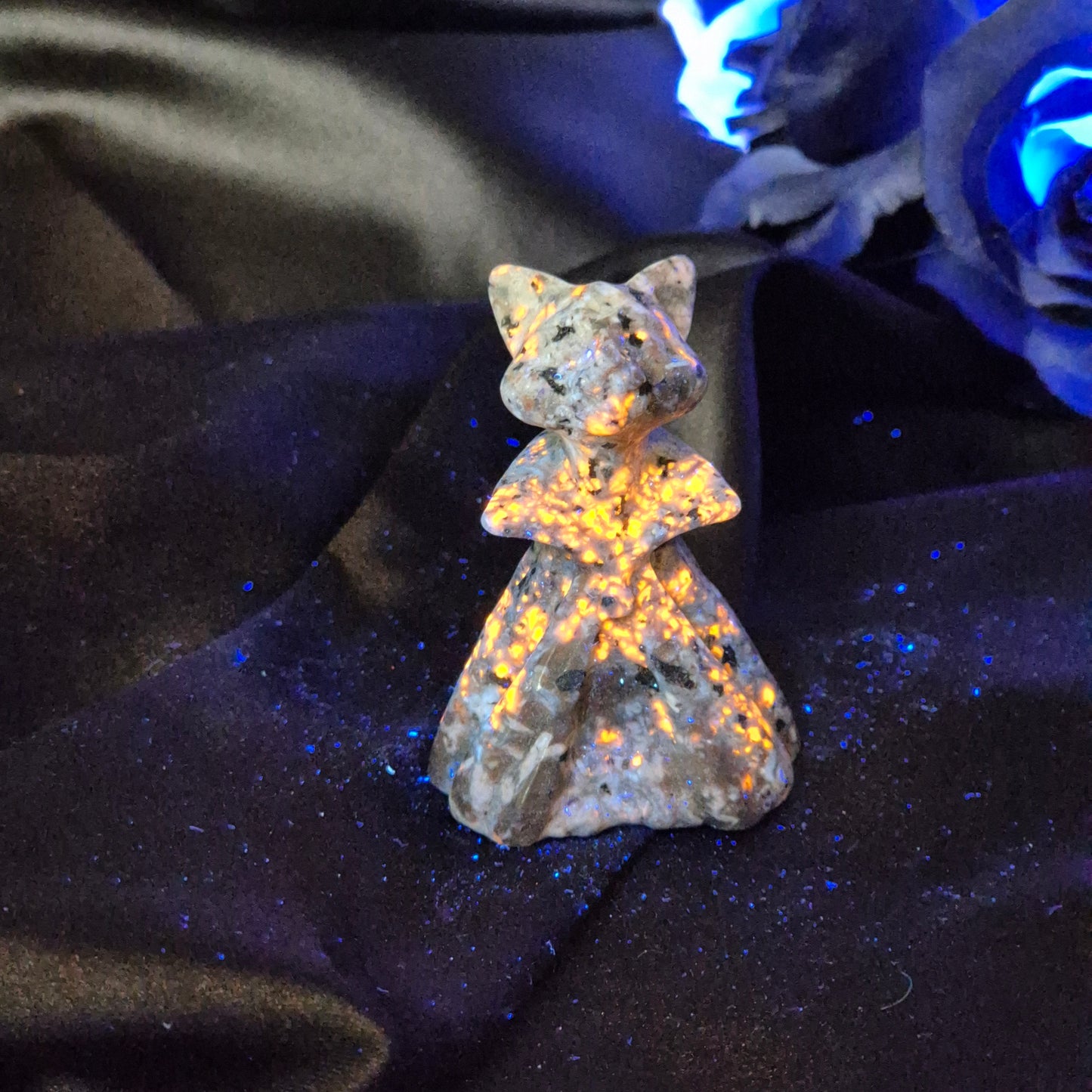 Yooperlite witchy cat