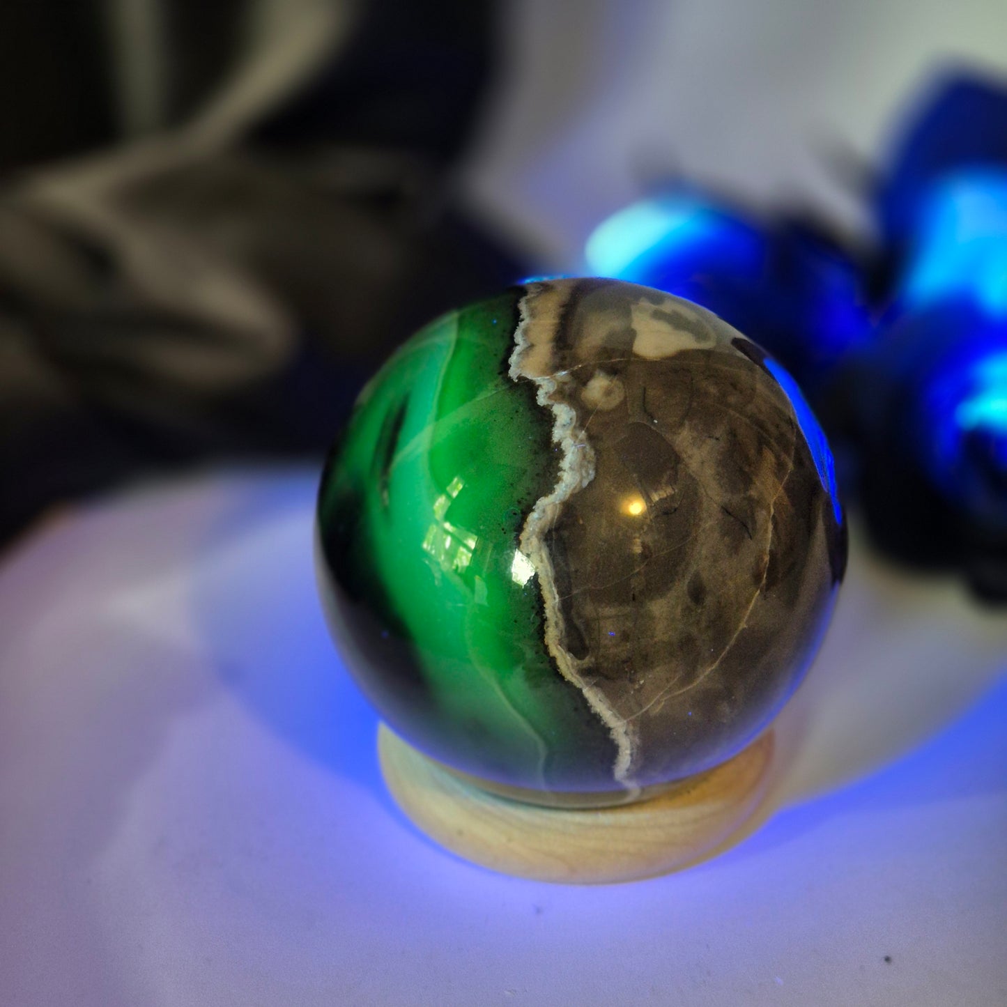 Vulcanic agate sphere 1
