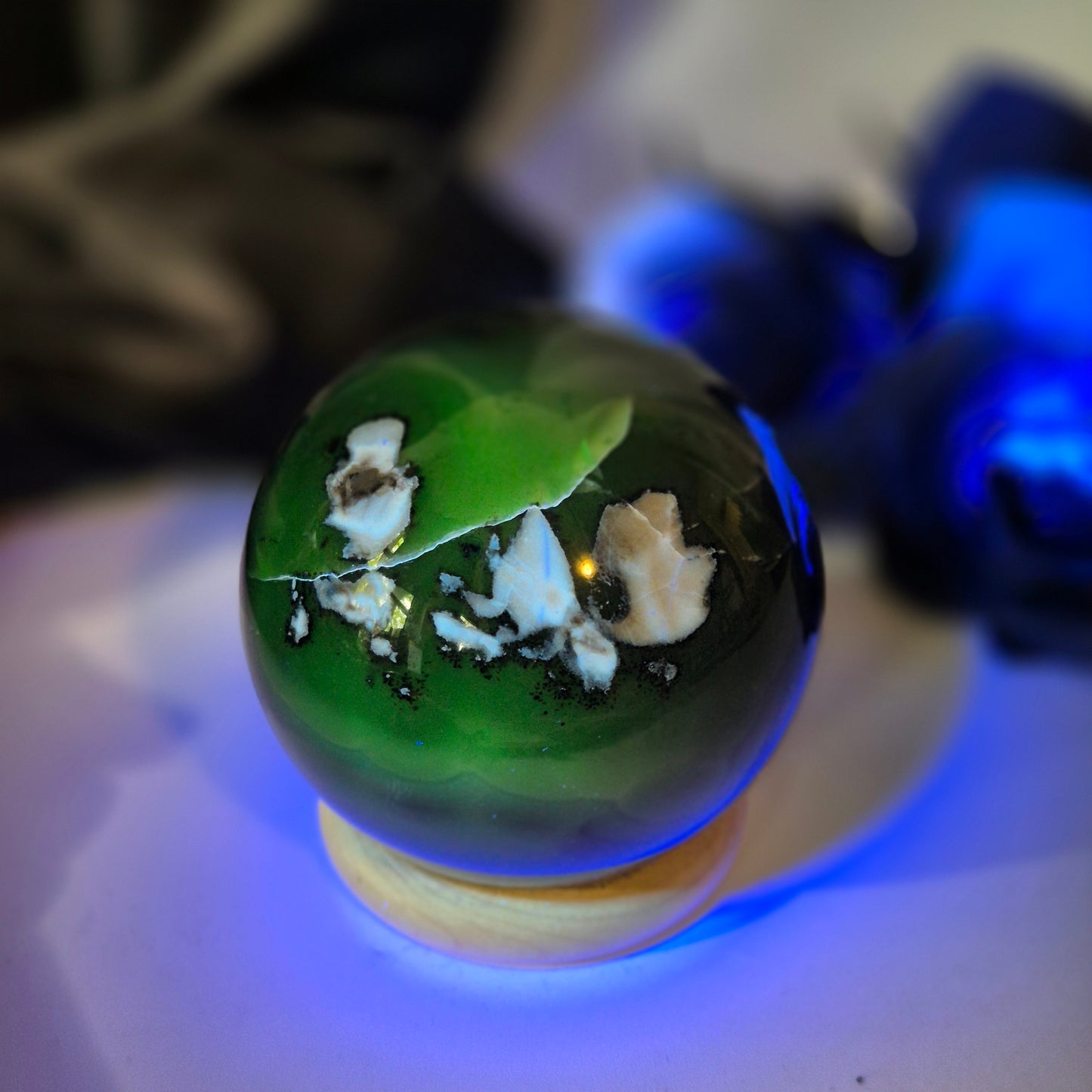 Vulcanic agate sphere 2