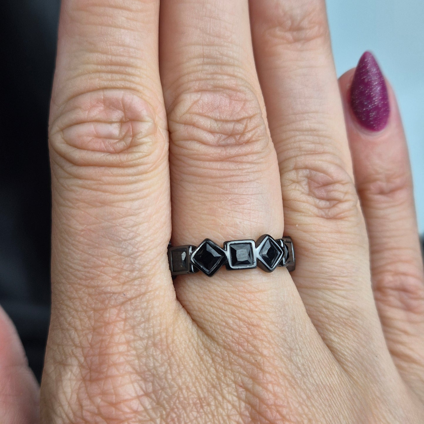 Black spinel ring