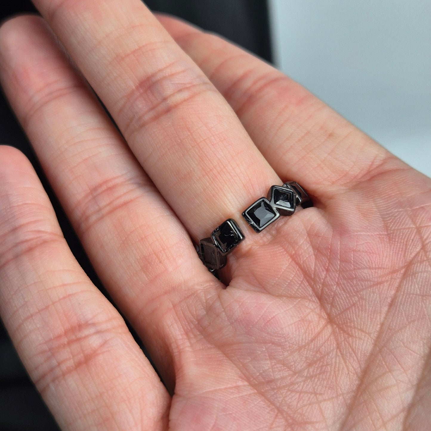 Black spinel ring