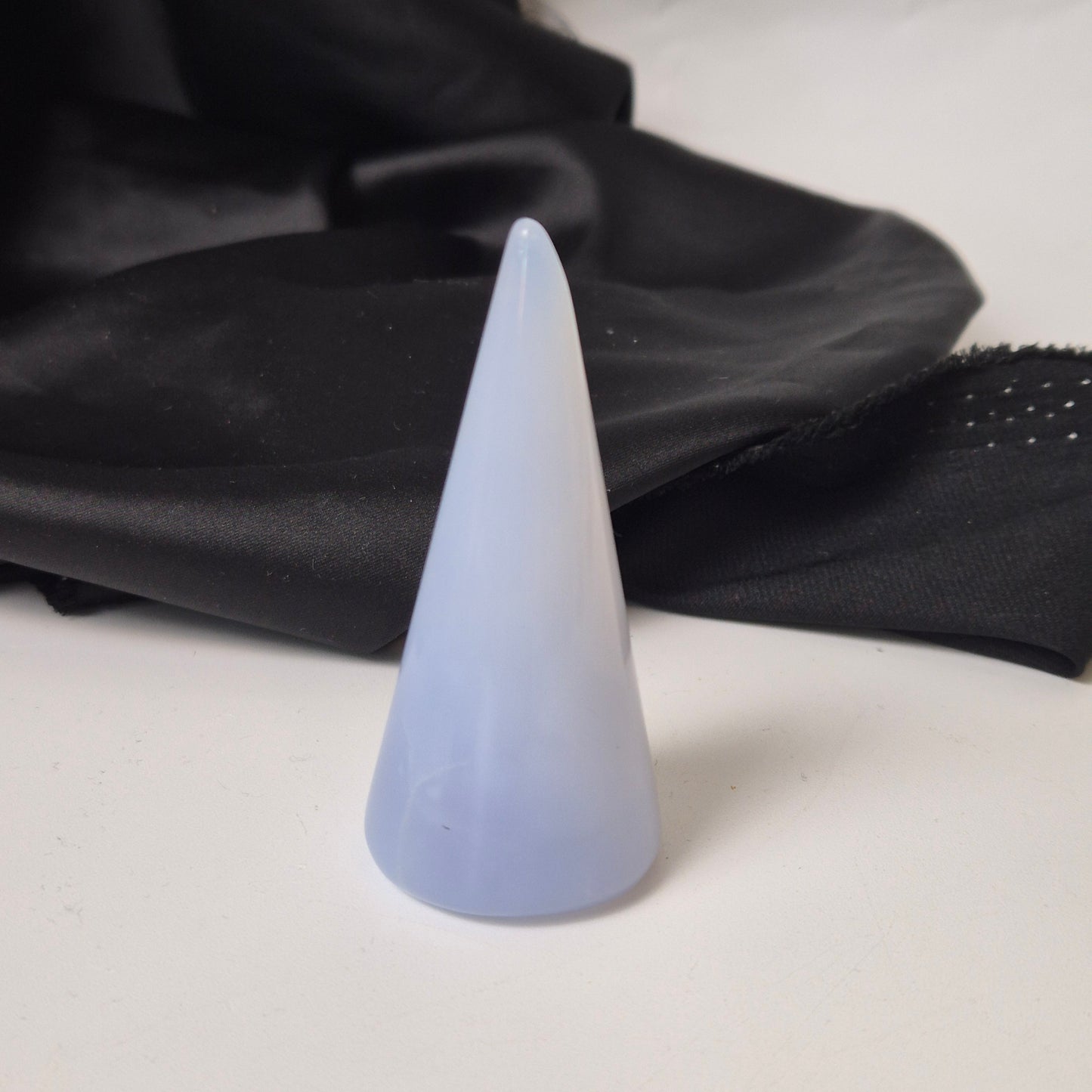 Blue chalcedony ringholder 414