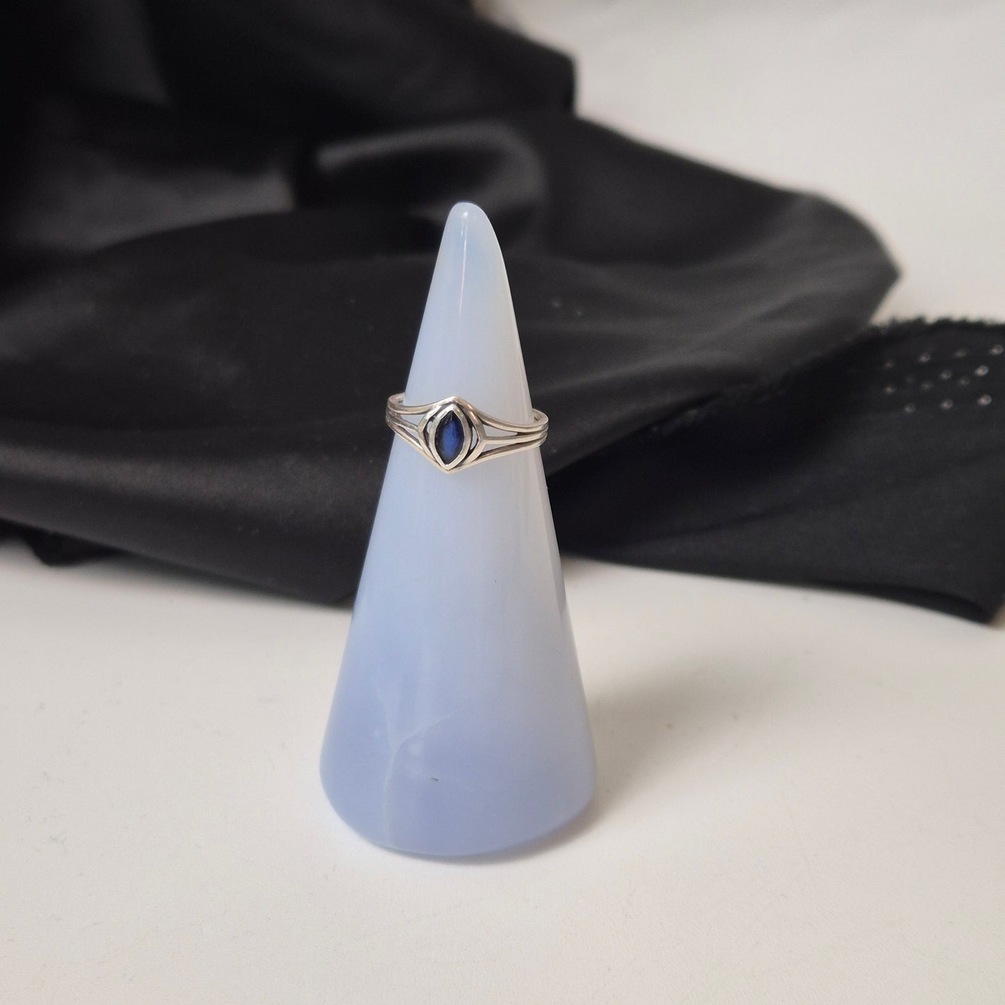 Blue chalcedony ringholder 414