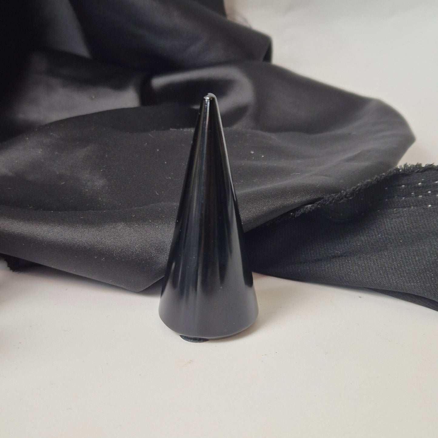 Black obsidian ringholder 32
