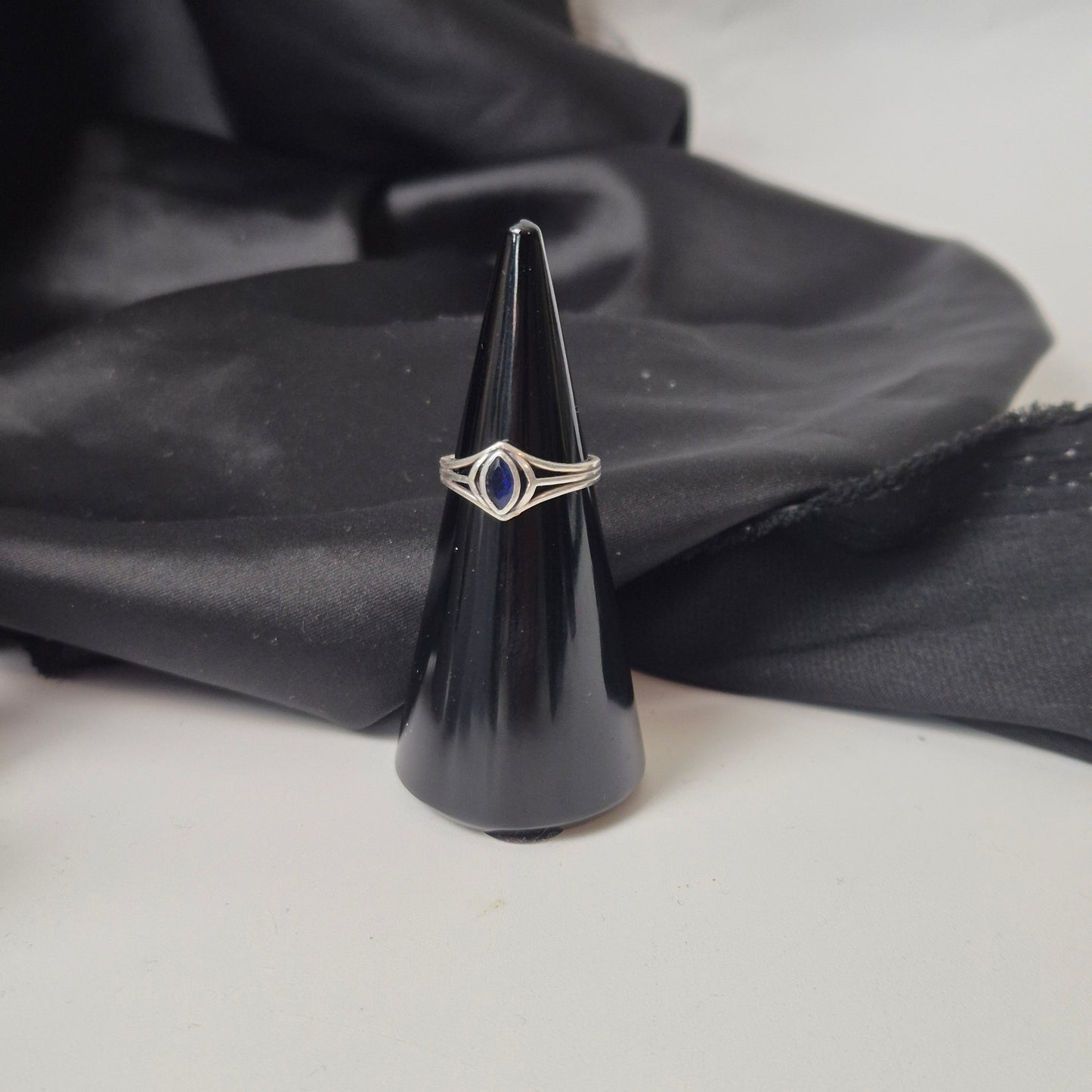 Black obsidian ringholder 32