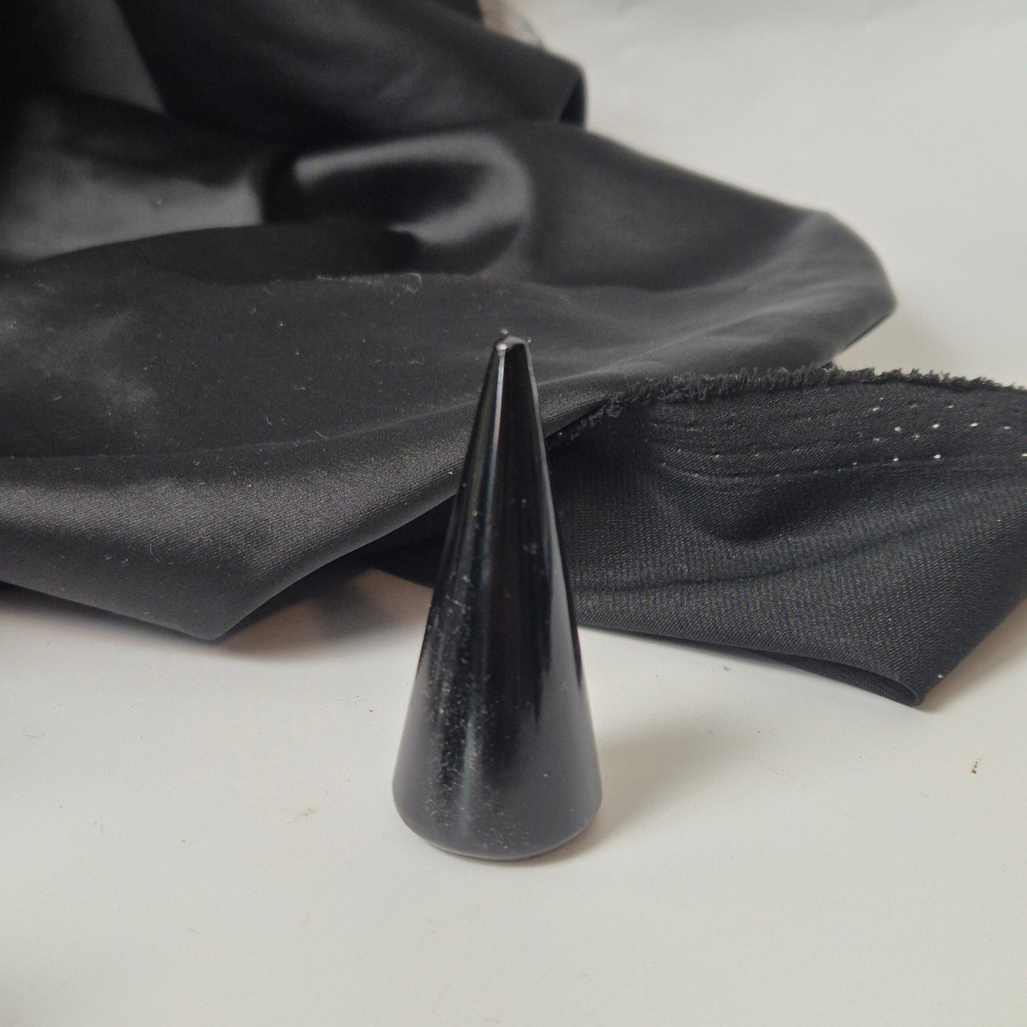 Black obsidian ringholder 35