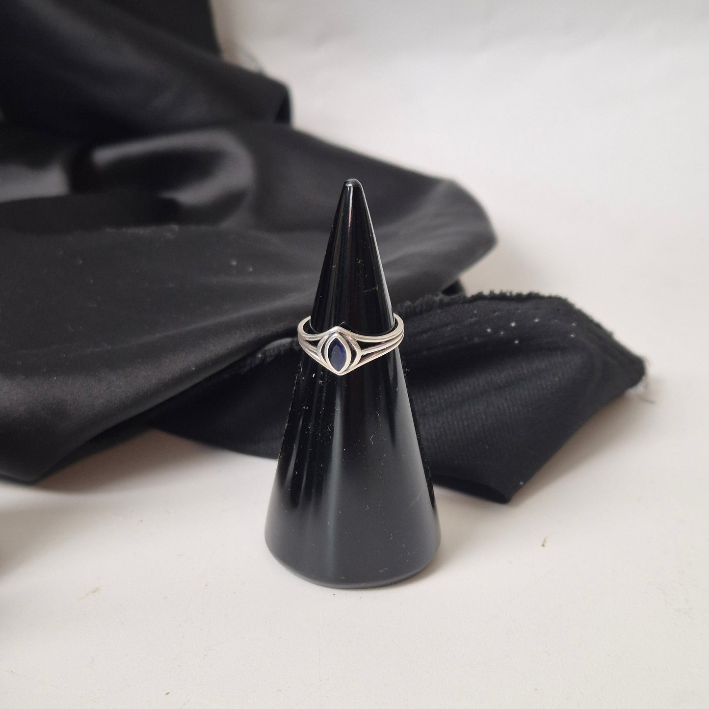 Black obsidian ringholder 38