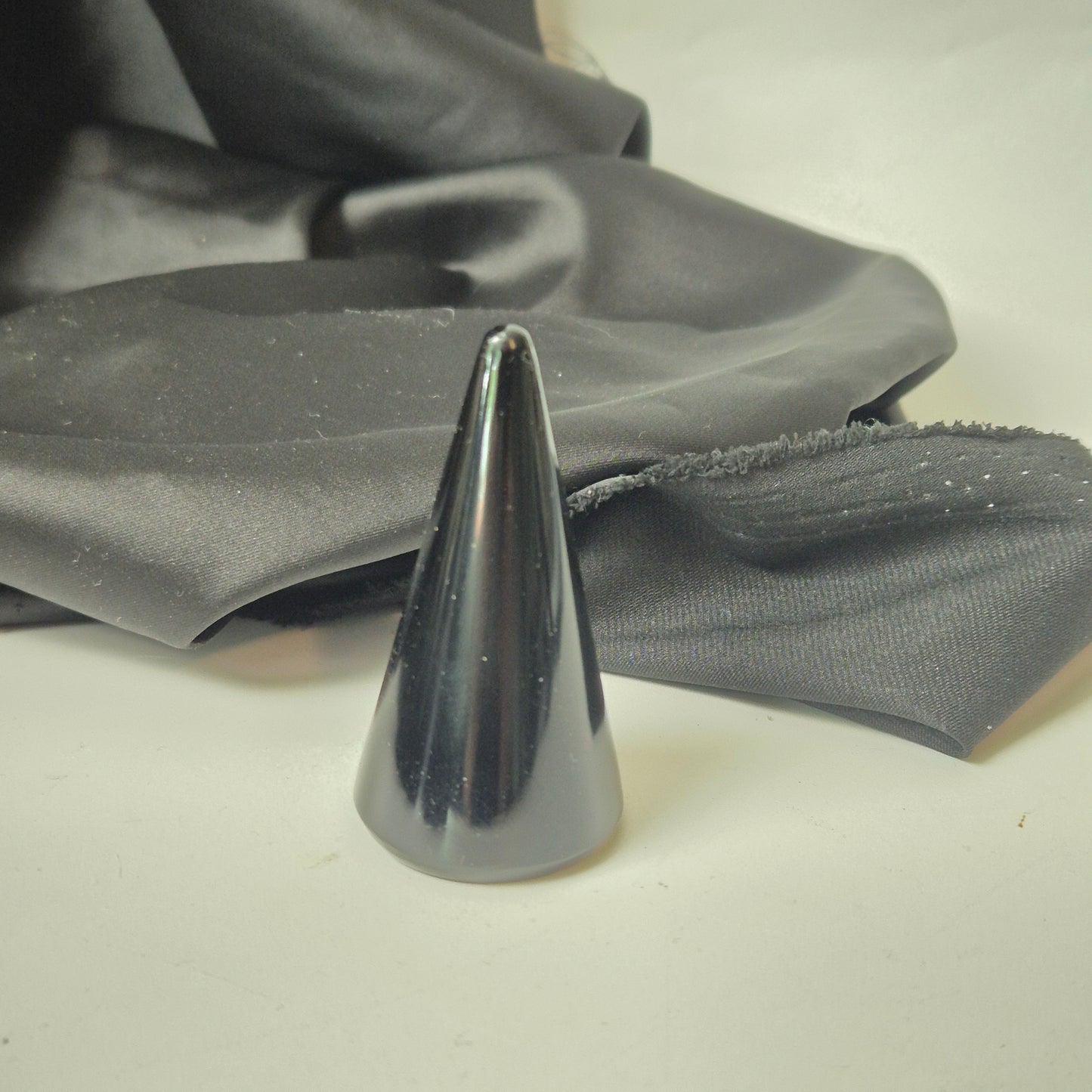 Black obsidian ringholder 43