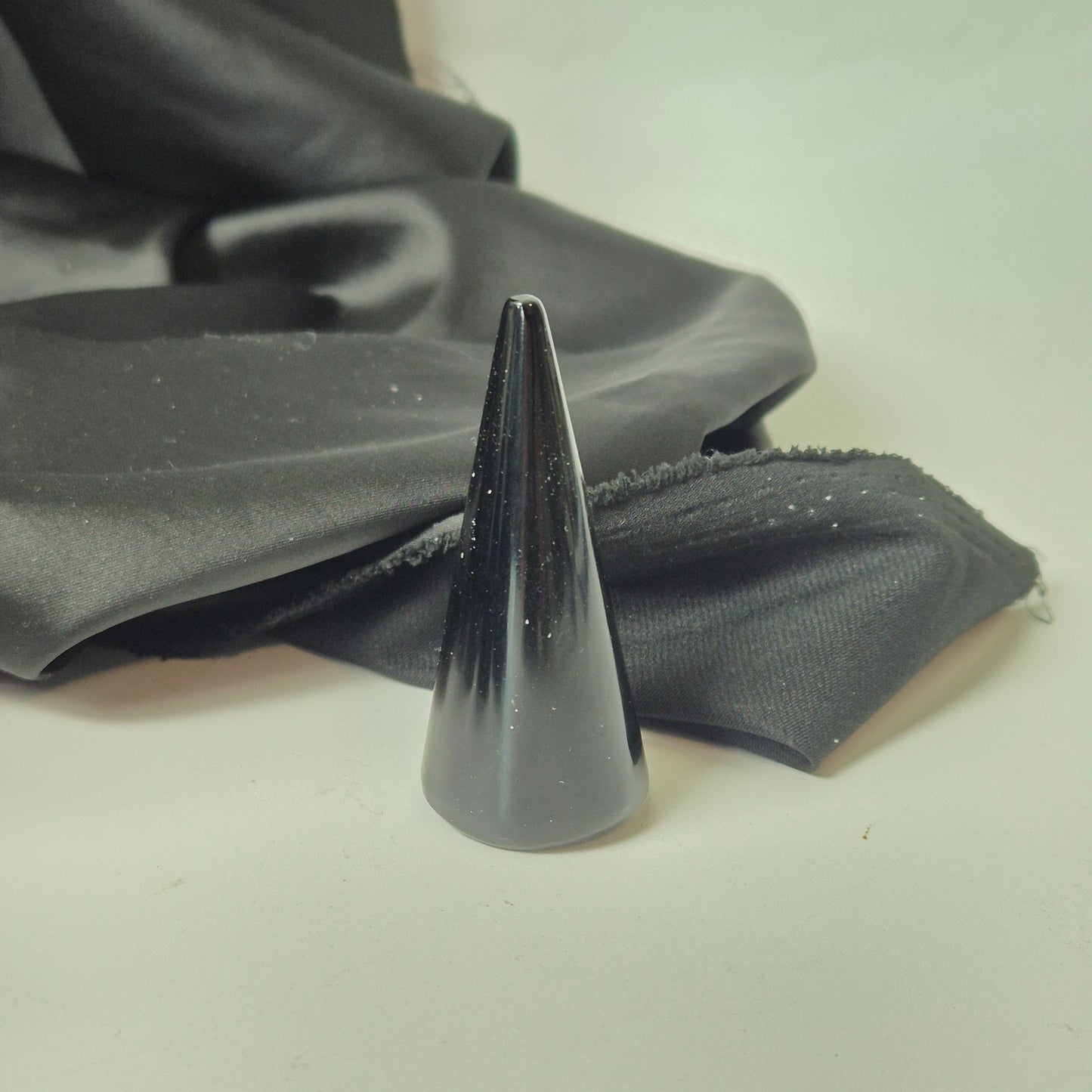 Black obsidian ringholder 47
