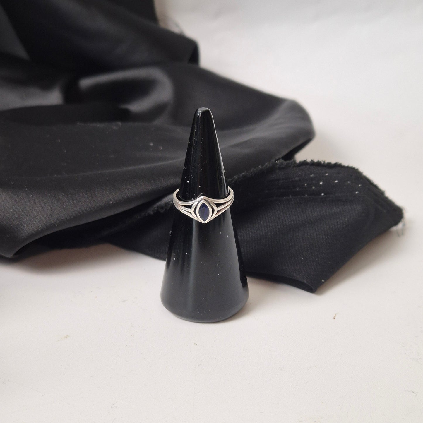 Black obsidian ringholder 47