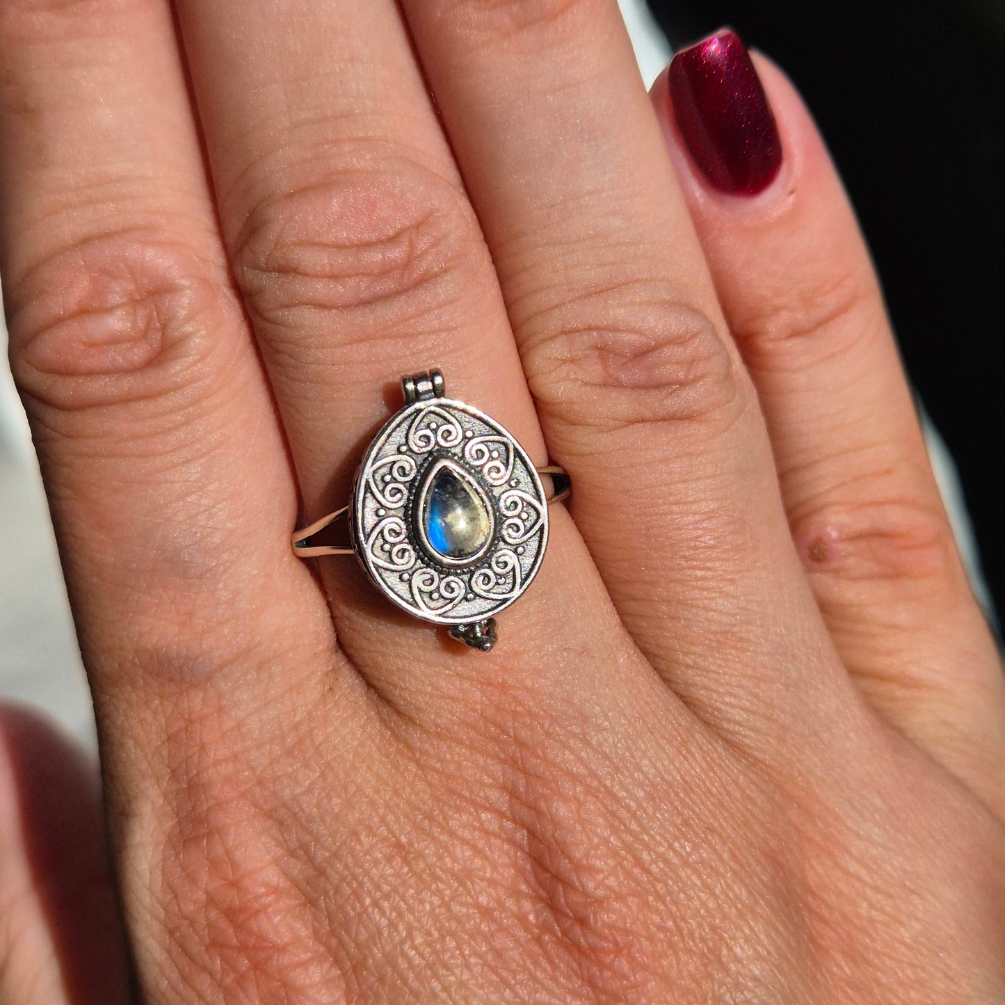 Poison ring moonstone