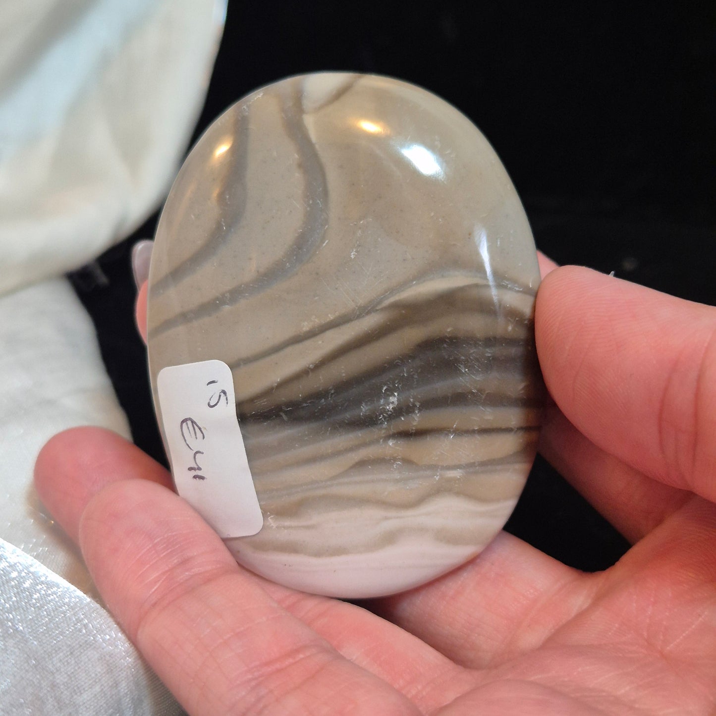 Polish flint palmstone 15