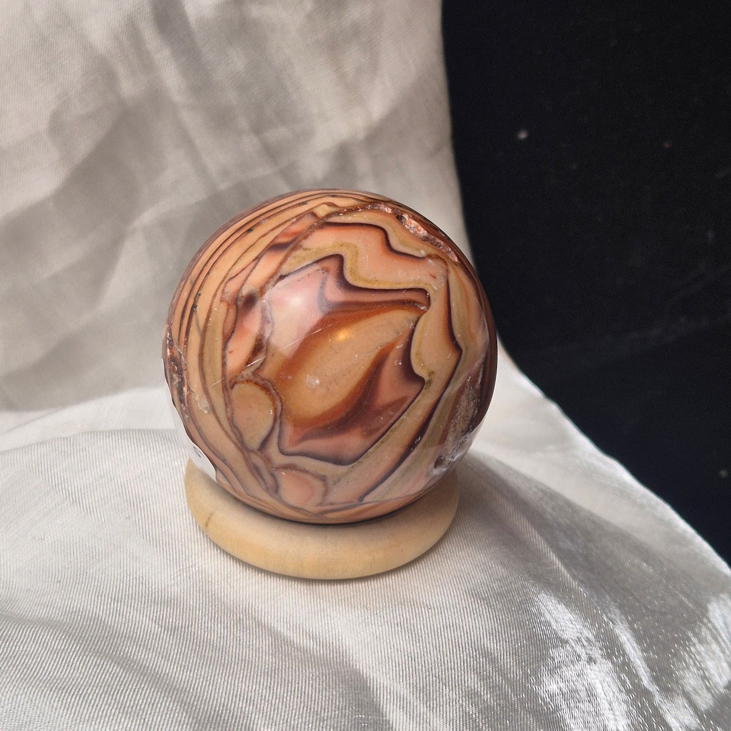 Wave dolomite sphere 3