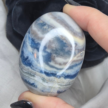 Blue Sheelite palmstone 20