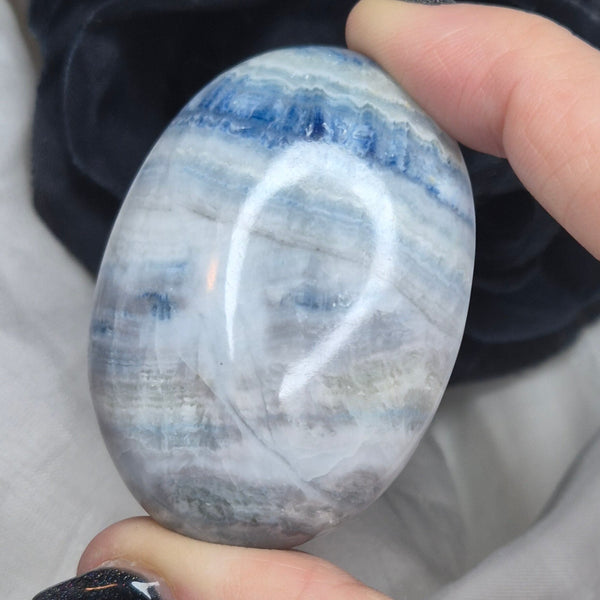 Blue sheelite palmstone 12