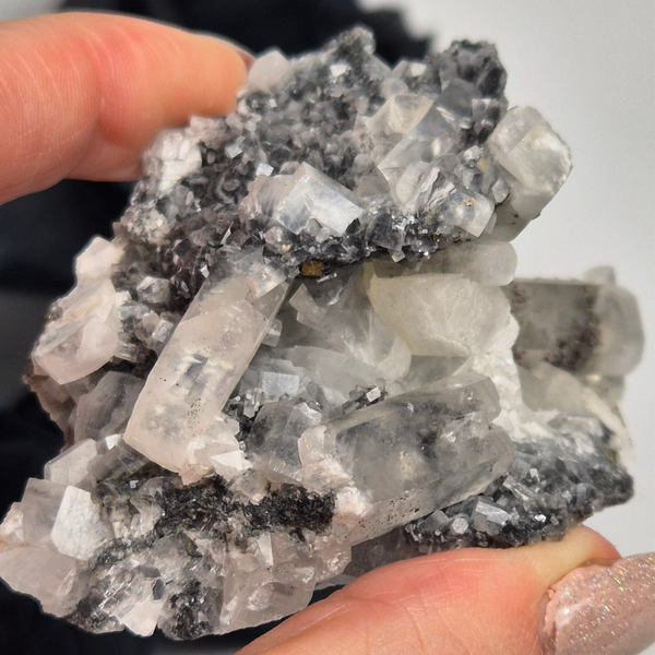 Calcite on black barite 4