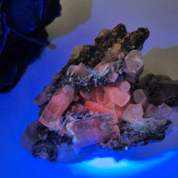 Calcite on black barite 4