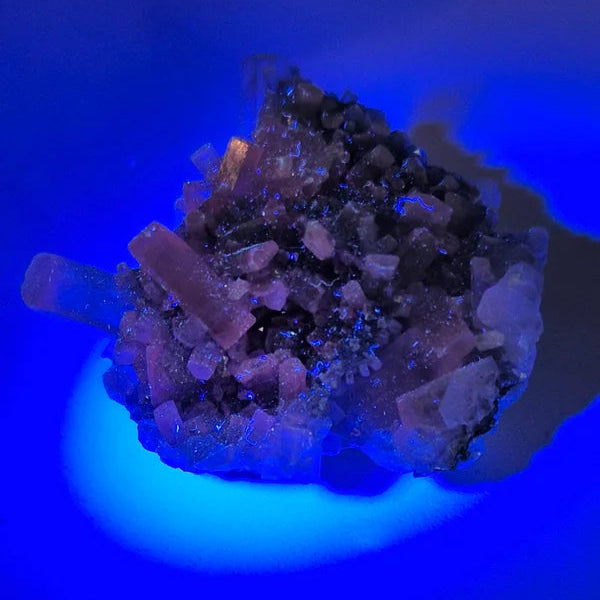 Calcite on black barite 1