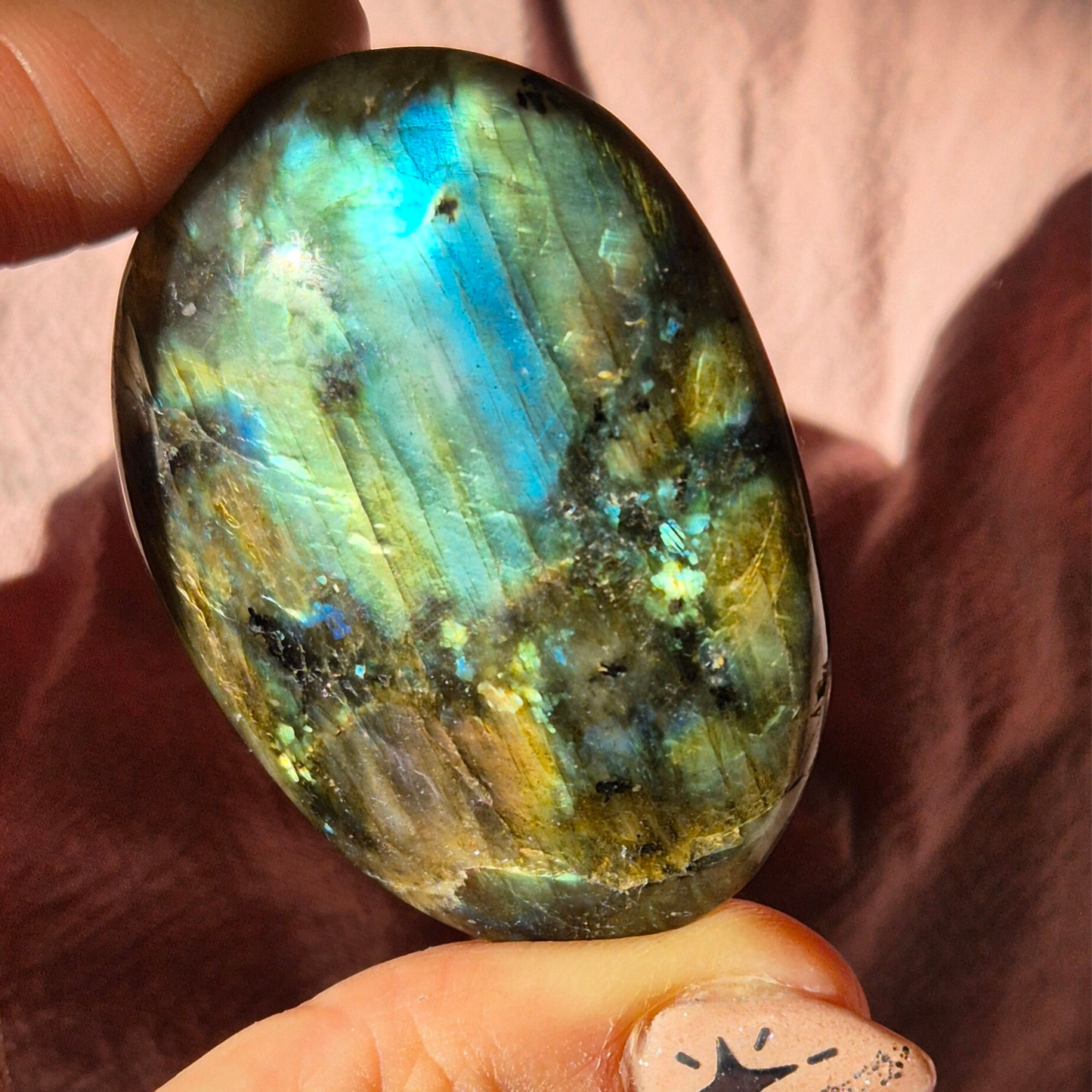 Labradorite palmstone 2