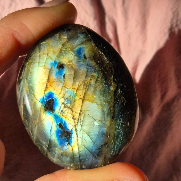 Labradorite palmstone 4