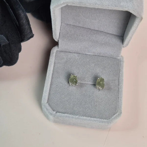 Moldavite studs silver 2