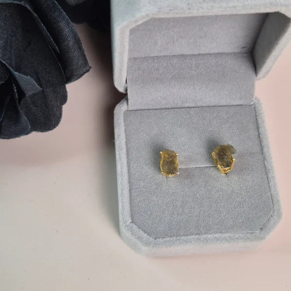 Moldavite studs gold 2