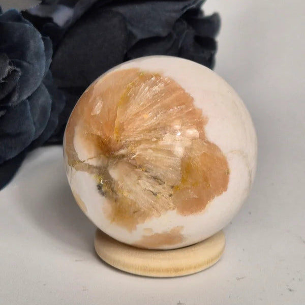 Stilbite / scolecite sphere 2