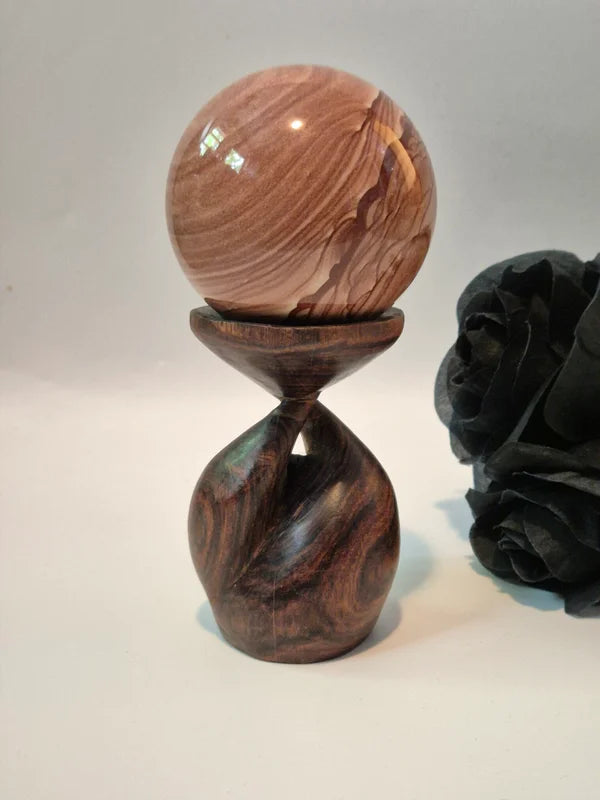 Wooden sphere holder curved