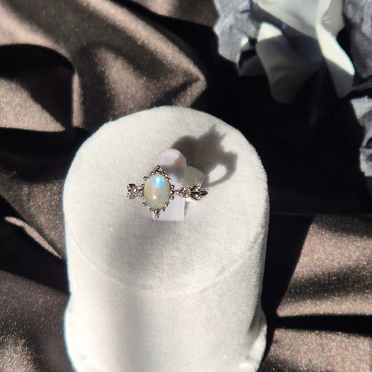 Moonstone ring "Fems" silver 4