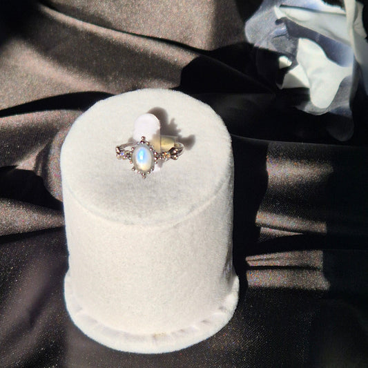 Moonstone ring "Fems"silver 5