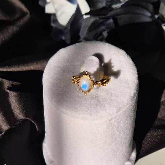 Moonstone ring "Fems" goldplated 2