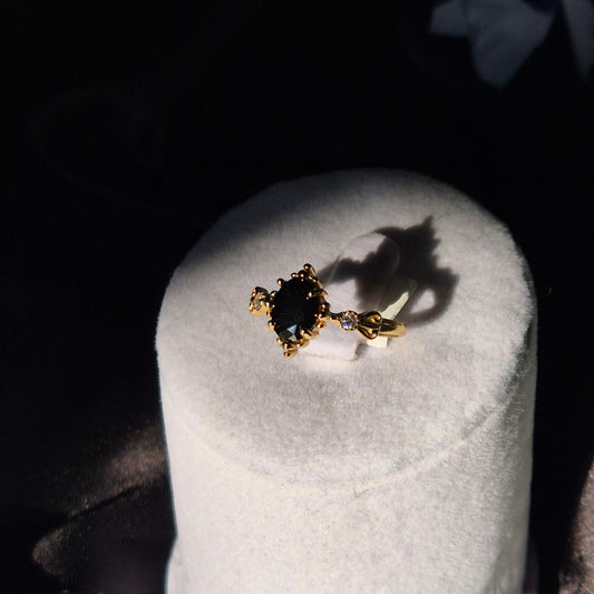 Black spinel ring "Fems" goldplated