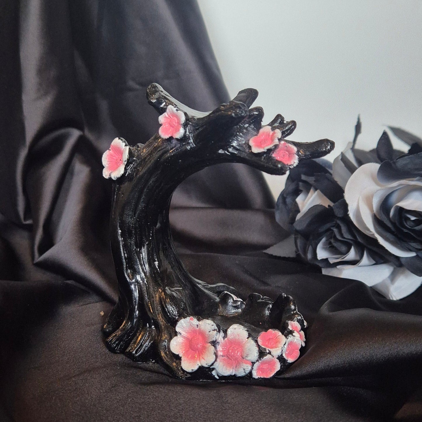 Sphere holder blossom tree