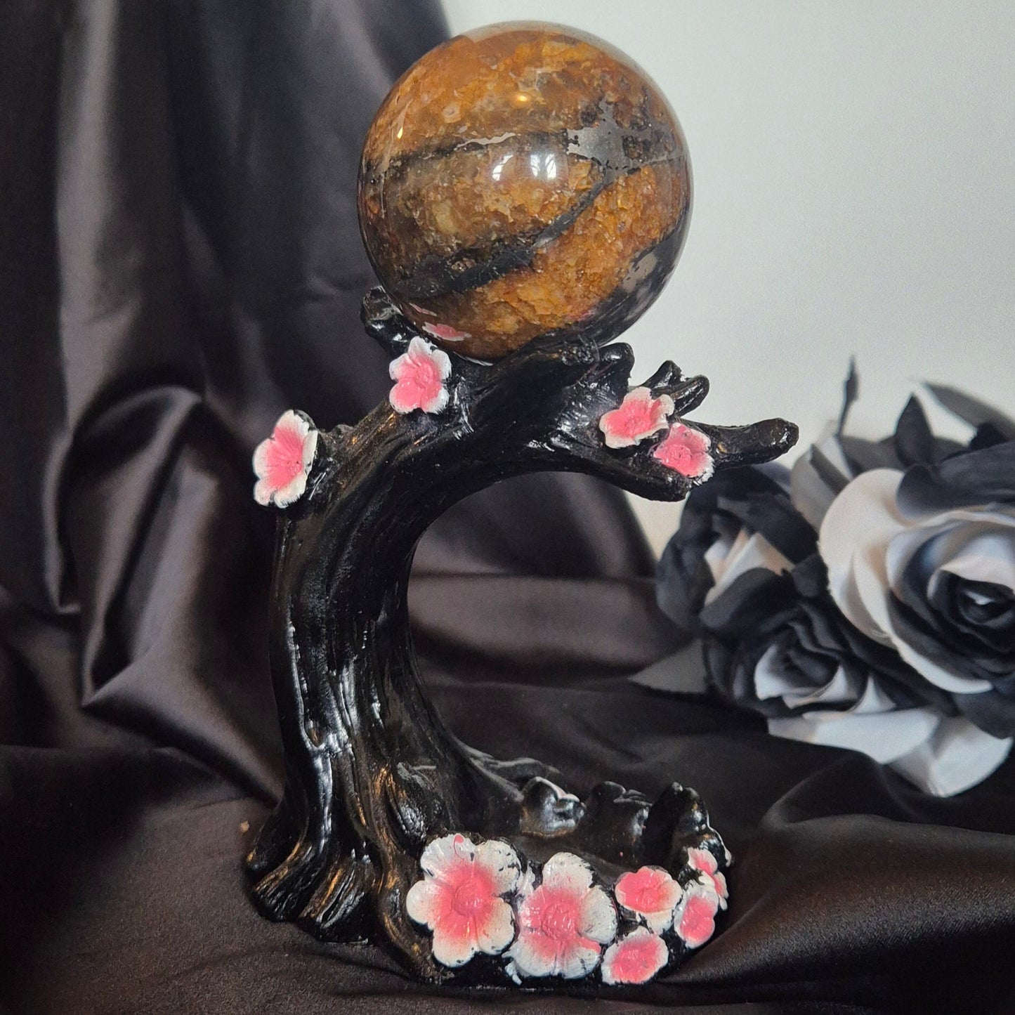 Sphere holder blossom tree