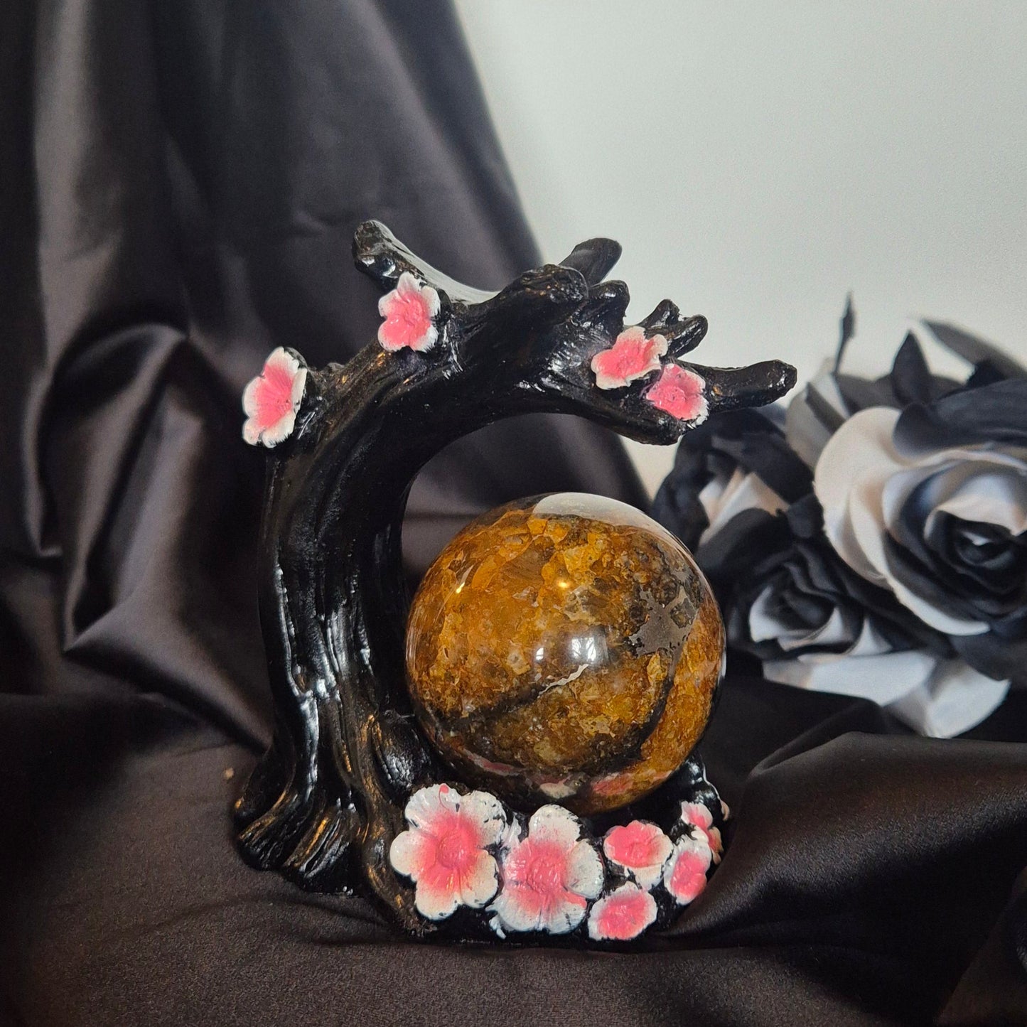 Sphere holder blossom tree