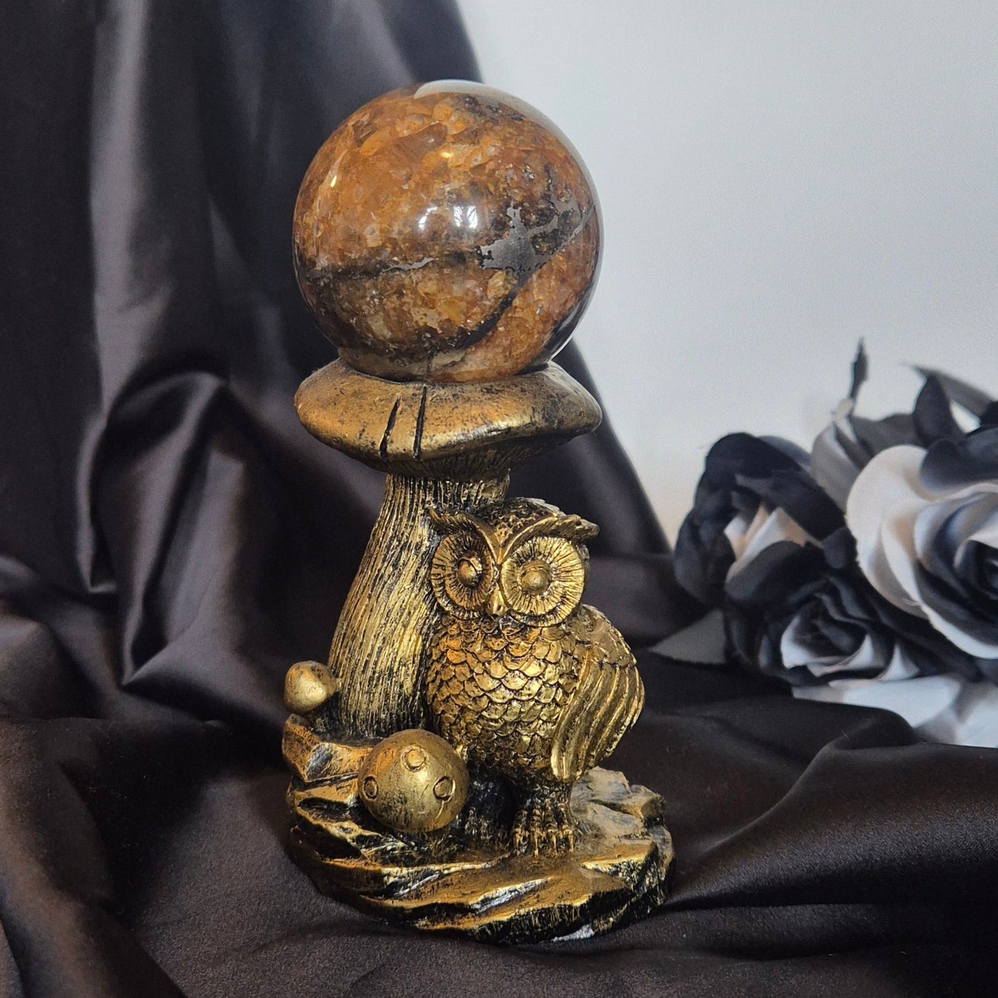 Sphere holder owl gold