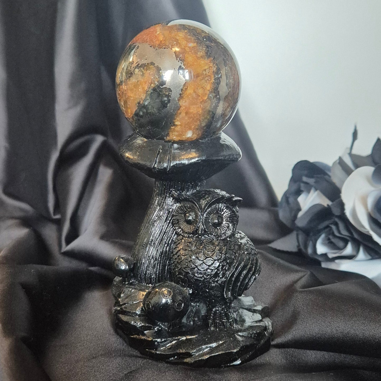 Sphere holder owl black