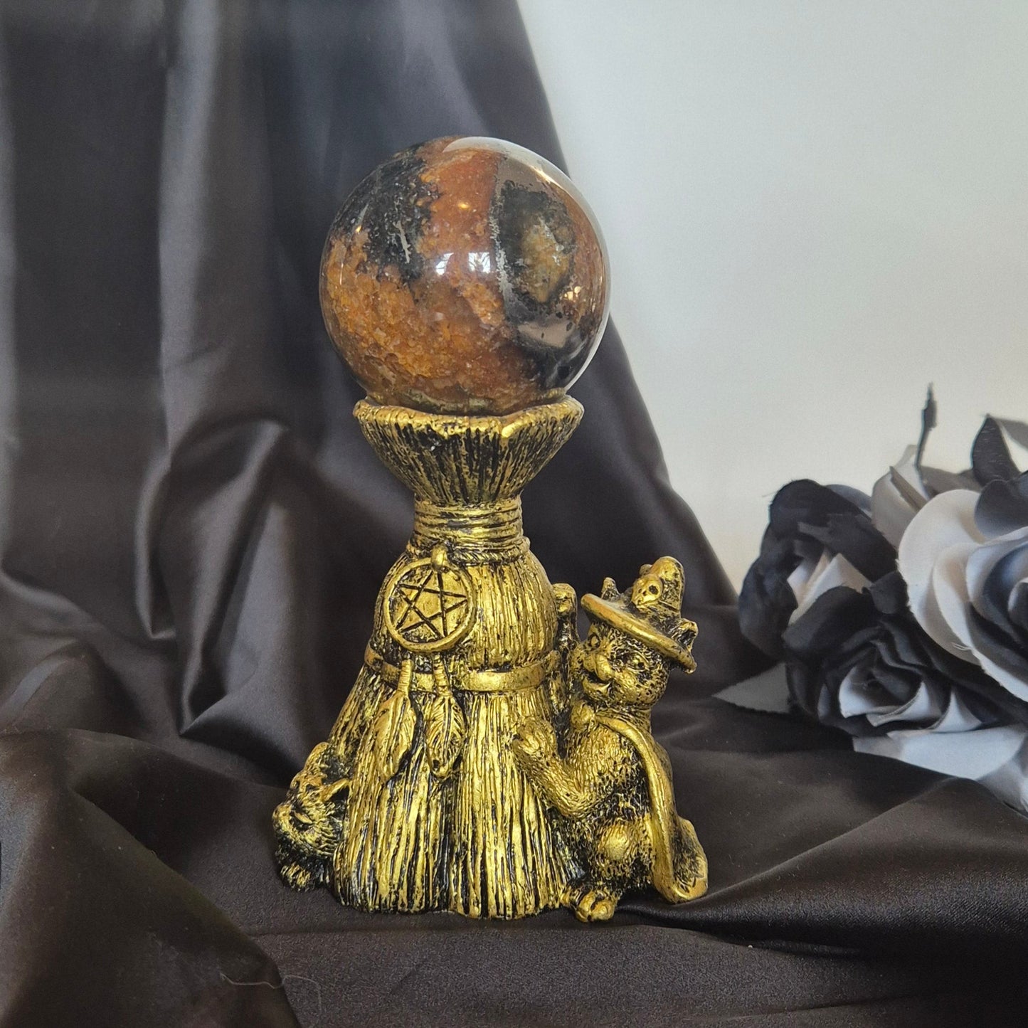 Sphere holder witch cat gold