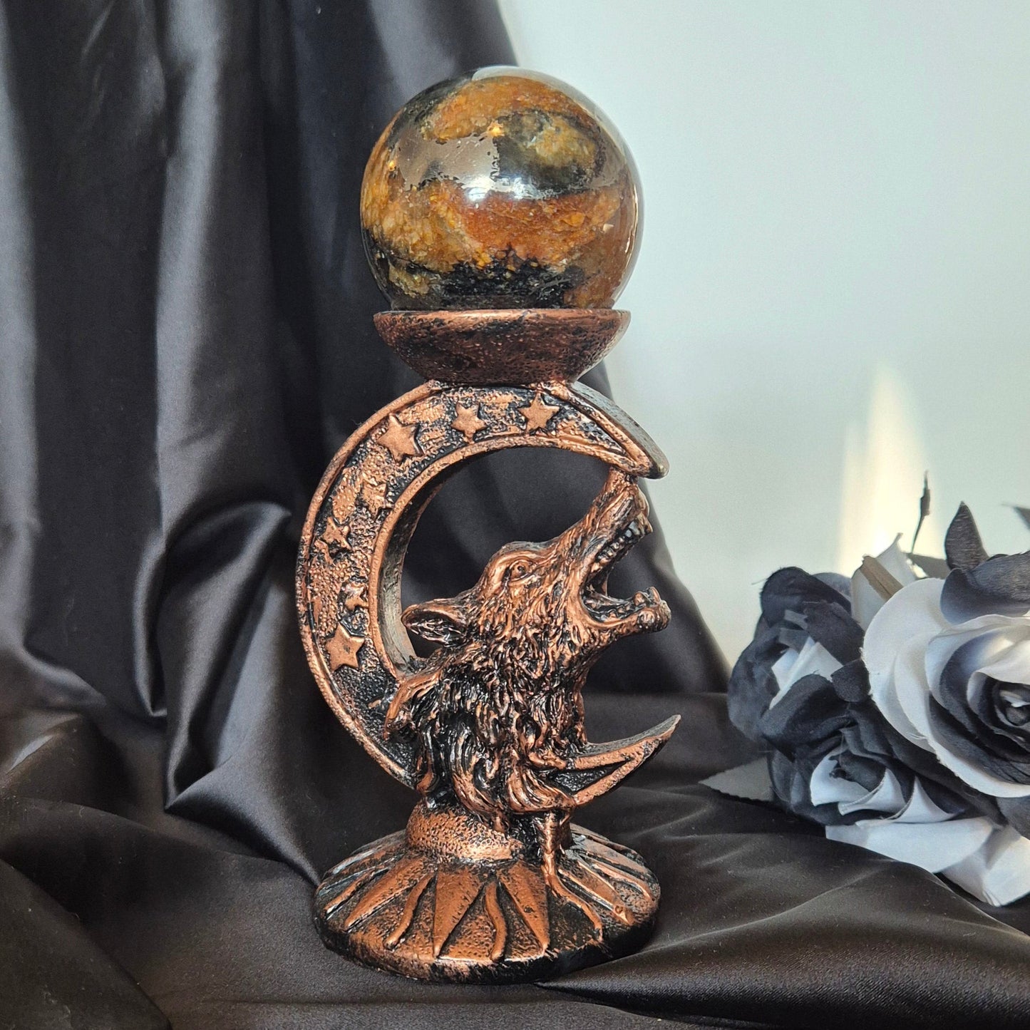 Sphere holder wolf bronze