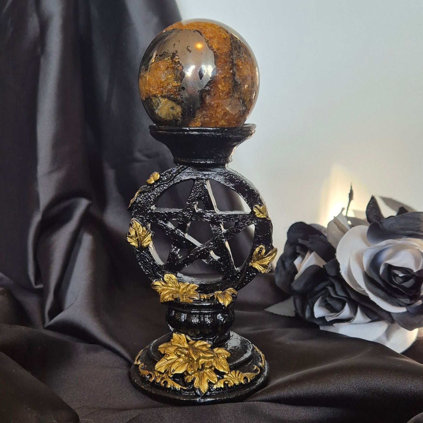 Sphere holder pentagram black/gold