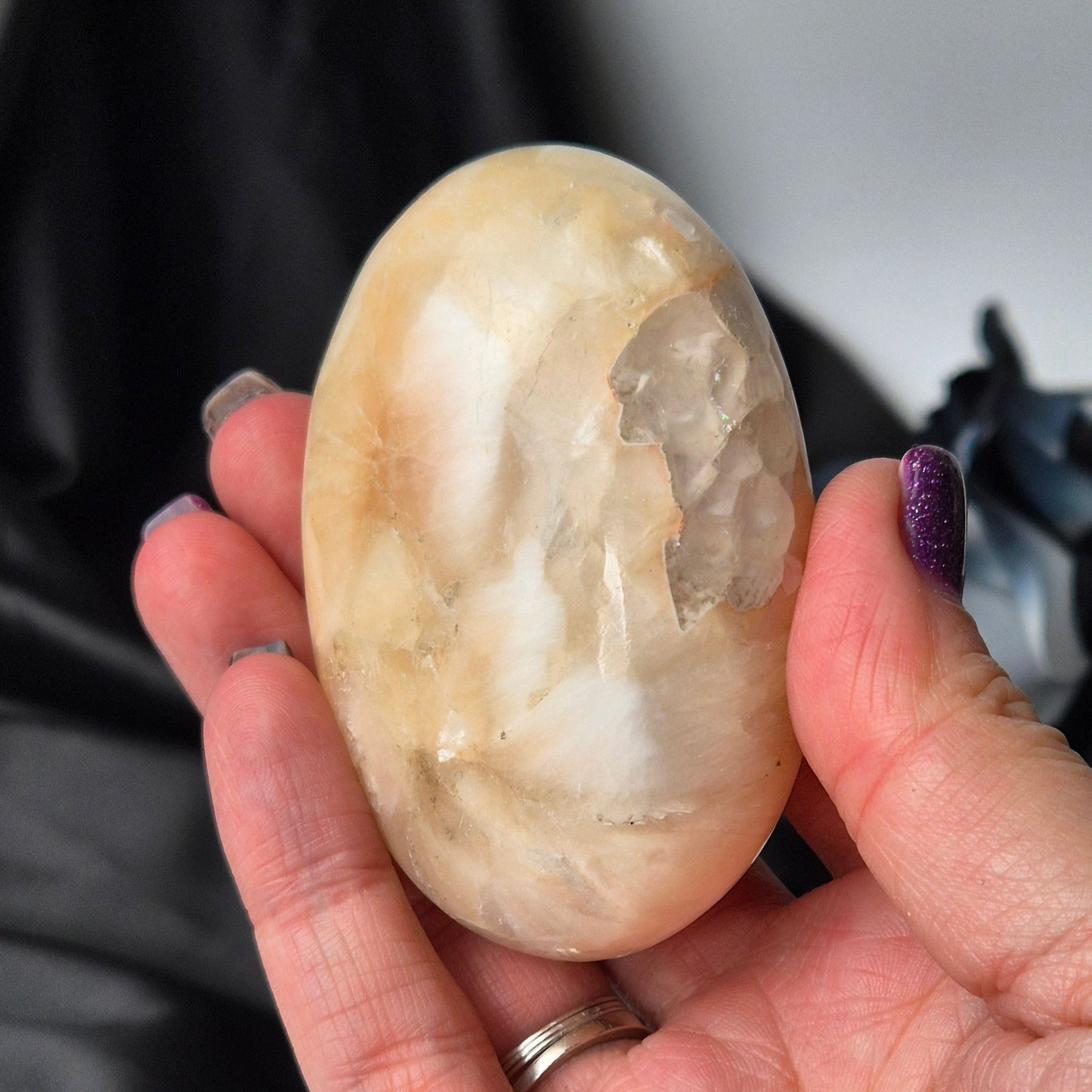 Stilbite palmstone 4